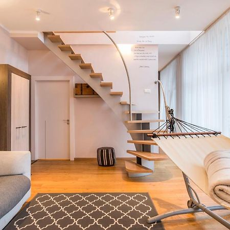 Central 2-Level Penthouse With Terrace And Free Parking Riga Exteriör bild
