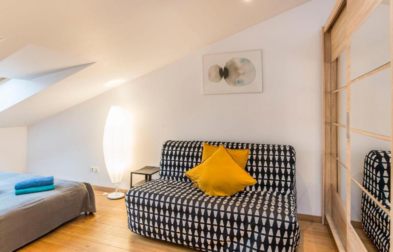 Central 2-Level Penthouse With Terrace And Free Parking Riga Exteriör bild