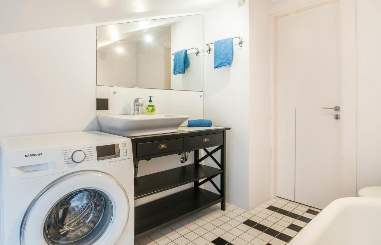 Central 2-Level Penthouse With Terrace And Free Parking Riga Exteriör bild