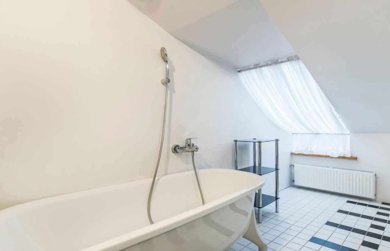 Central 2-Level Penthouse With Terrace And Free Parking Riga Exteriör bild