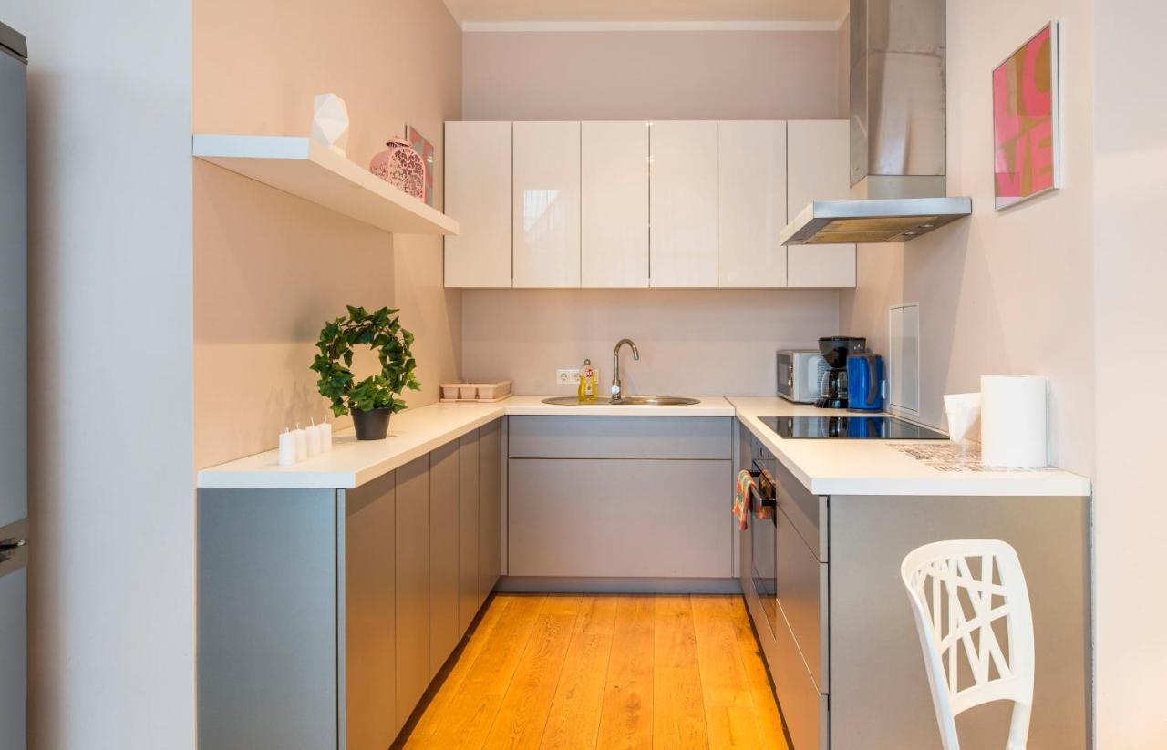 Central 2-Level Penthouse With Terrace And Free Parking Riga Exteriör bild
