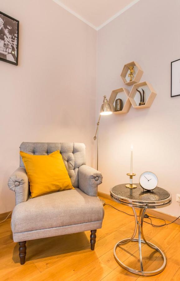 Central 2-Level Penthouse With Terrace And Free Parking Riga Exteriör bild