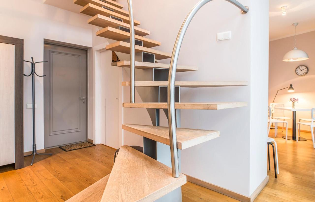 Central 2-Level Penthouse With Terrace And Free Parking Riga Exteriör bild