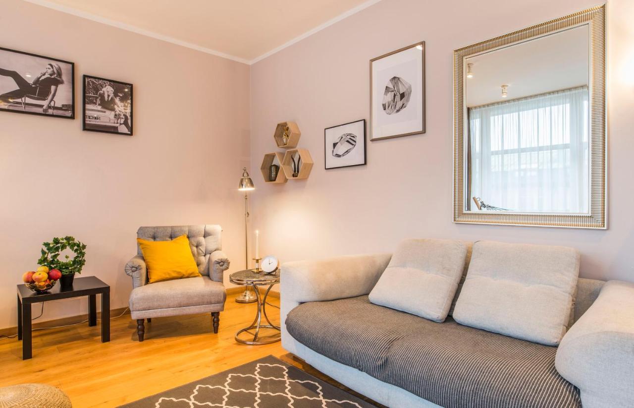 Central 2-Level Penthouse With Terrace And Free Parking Riga Exteriör bild