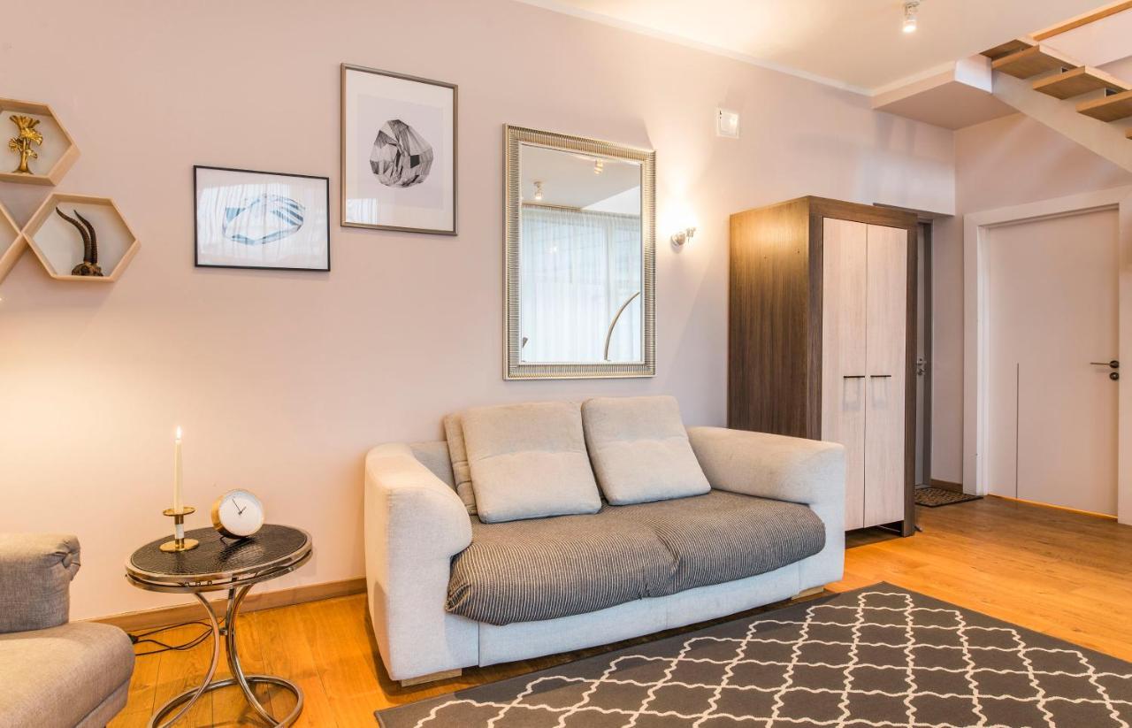 Central 2-Level Penthouse With Terrace And Free Parking Riga Exteriör bild