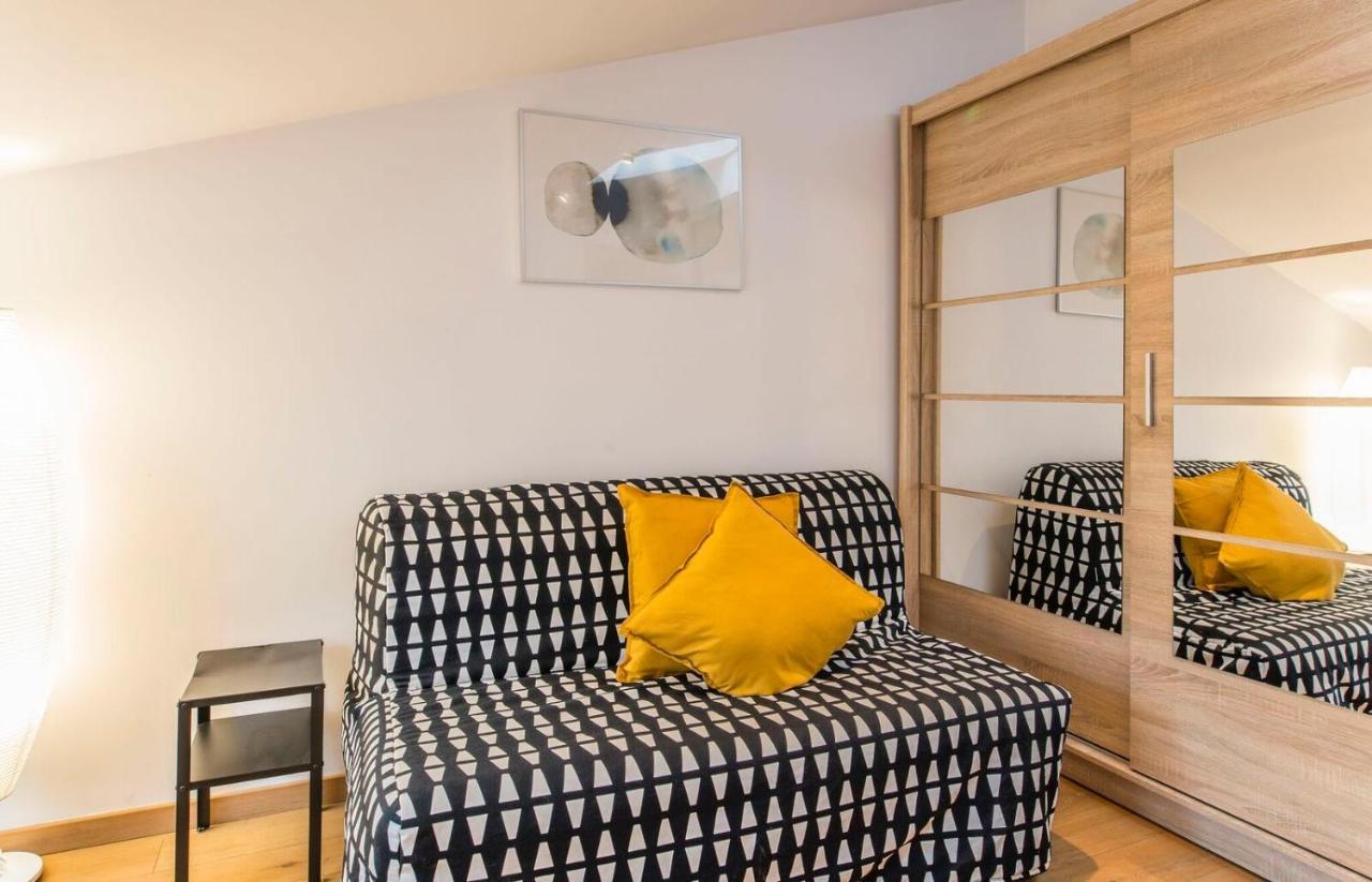 Central 2-Level Penthouse With Terrace And Free Parking Riga Exteriör bild